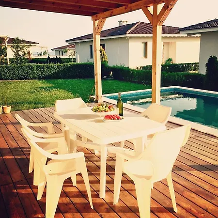White House Villas With Pool לוזנטס