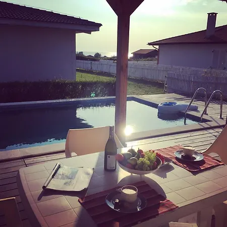 וילה White House Villas With Pool לוזנטס