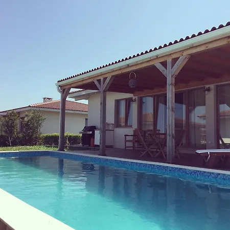 White House Villas With Pool לוזנטס