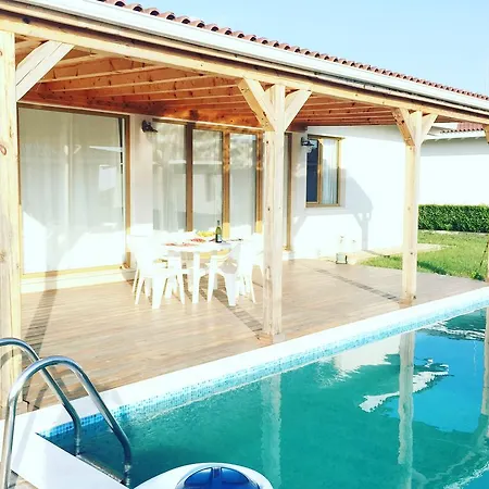 Луксозна вила White House Villas With Pool