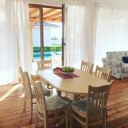 White House Villas With Pool Лозенец