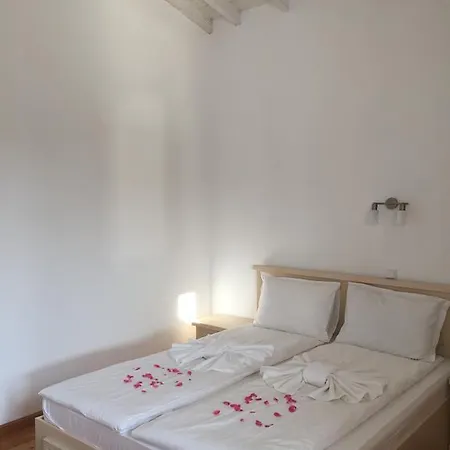 Луксозна вила White House Villas With Pool *